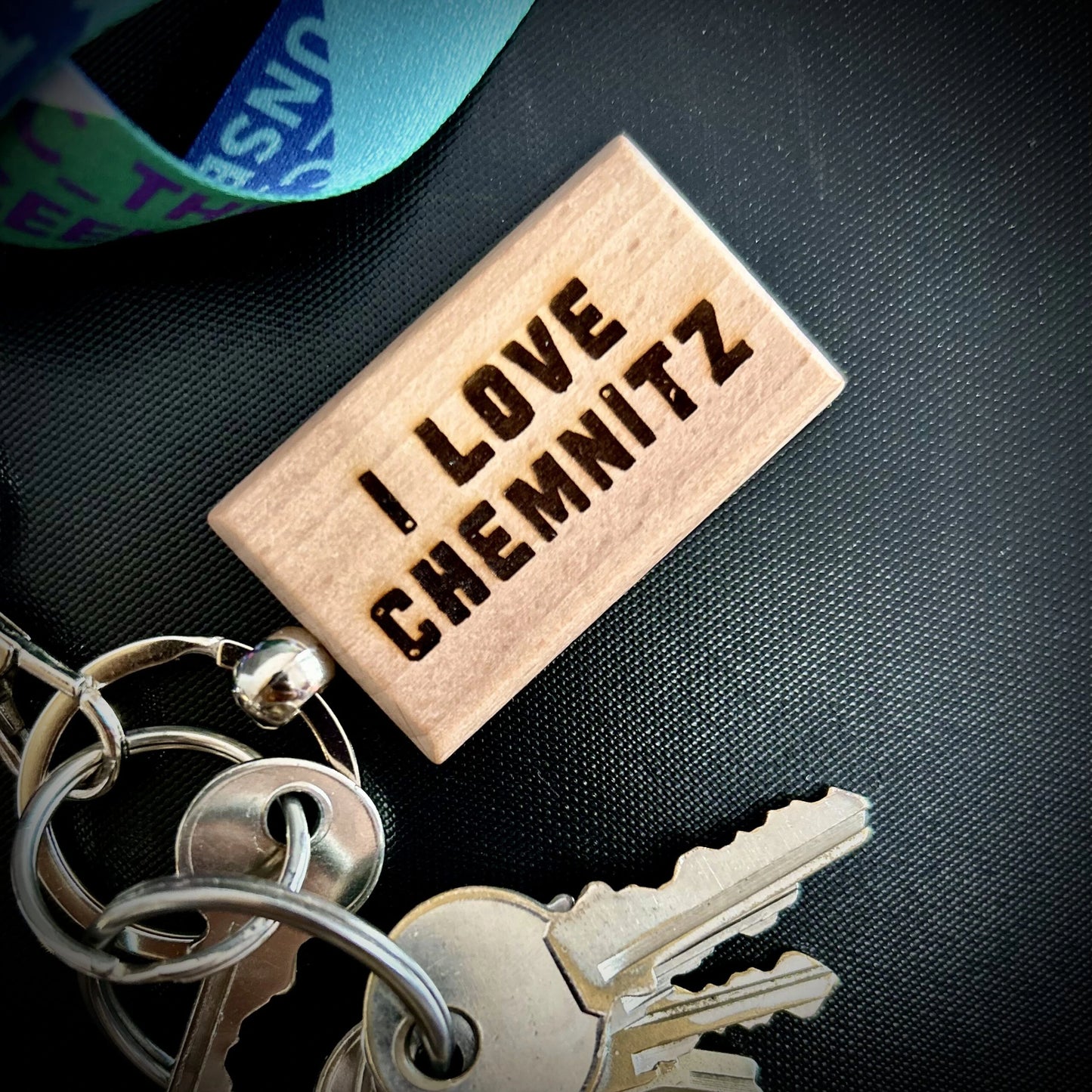 Schlüsselanhänger - Holz, rechteckig mit dem Schriftzug "I love Chemnitz"