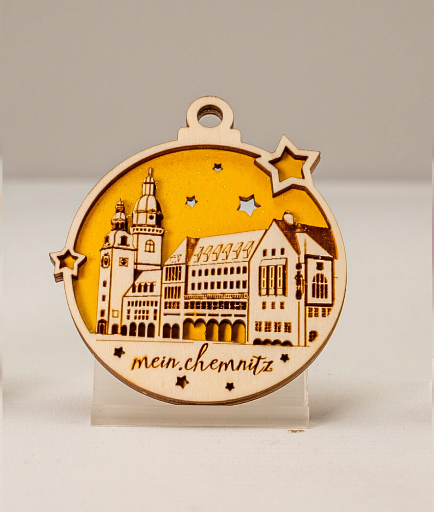 Holz-Weihnachtsschmuck Rathaus Chemnitz, golden leuchtend, detailreiche Gravur