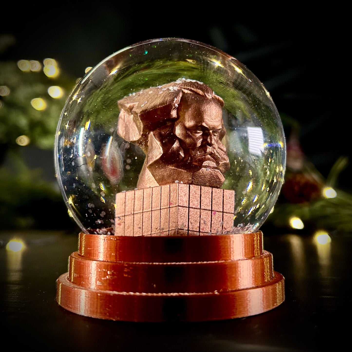 Handgefertigte Chemnitz-Schneekugel – ein Stück Heimat im winterlichen Glanz