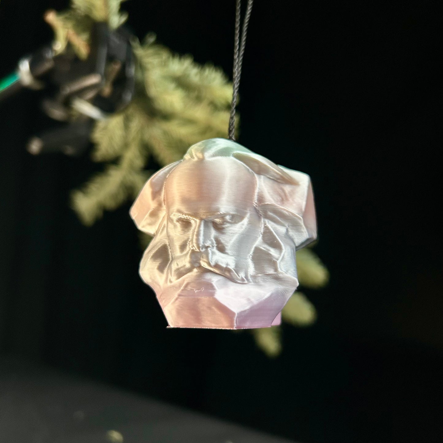 1 Karl-Marx-Designkugel – ein besonderes Detail für deinen Weihnachtsbaum