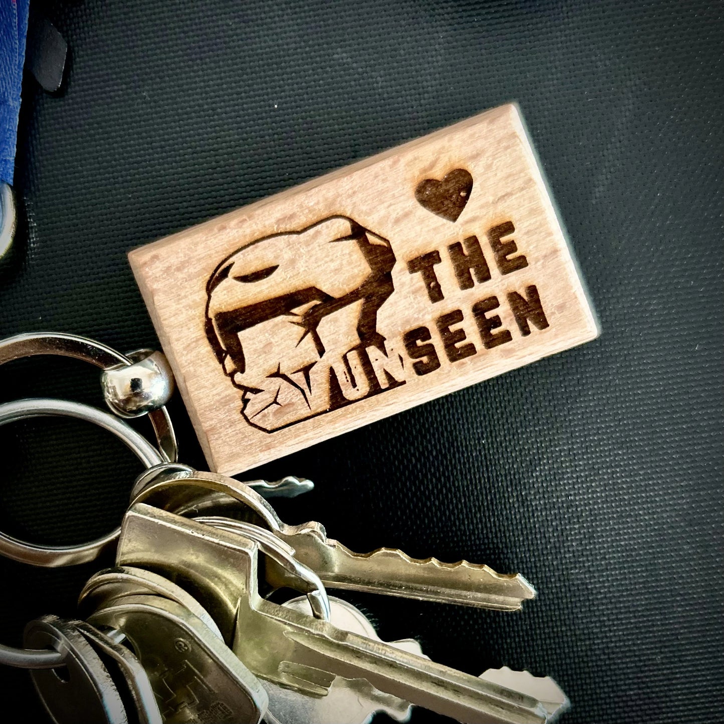 Schlüsselanhänger "the unseen" mit eingebrannten Karl Marx Kopf als Souvenir oder Giweaway